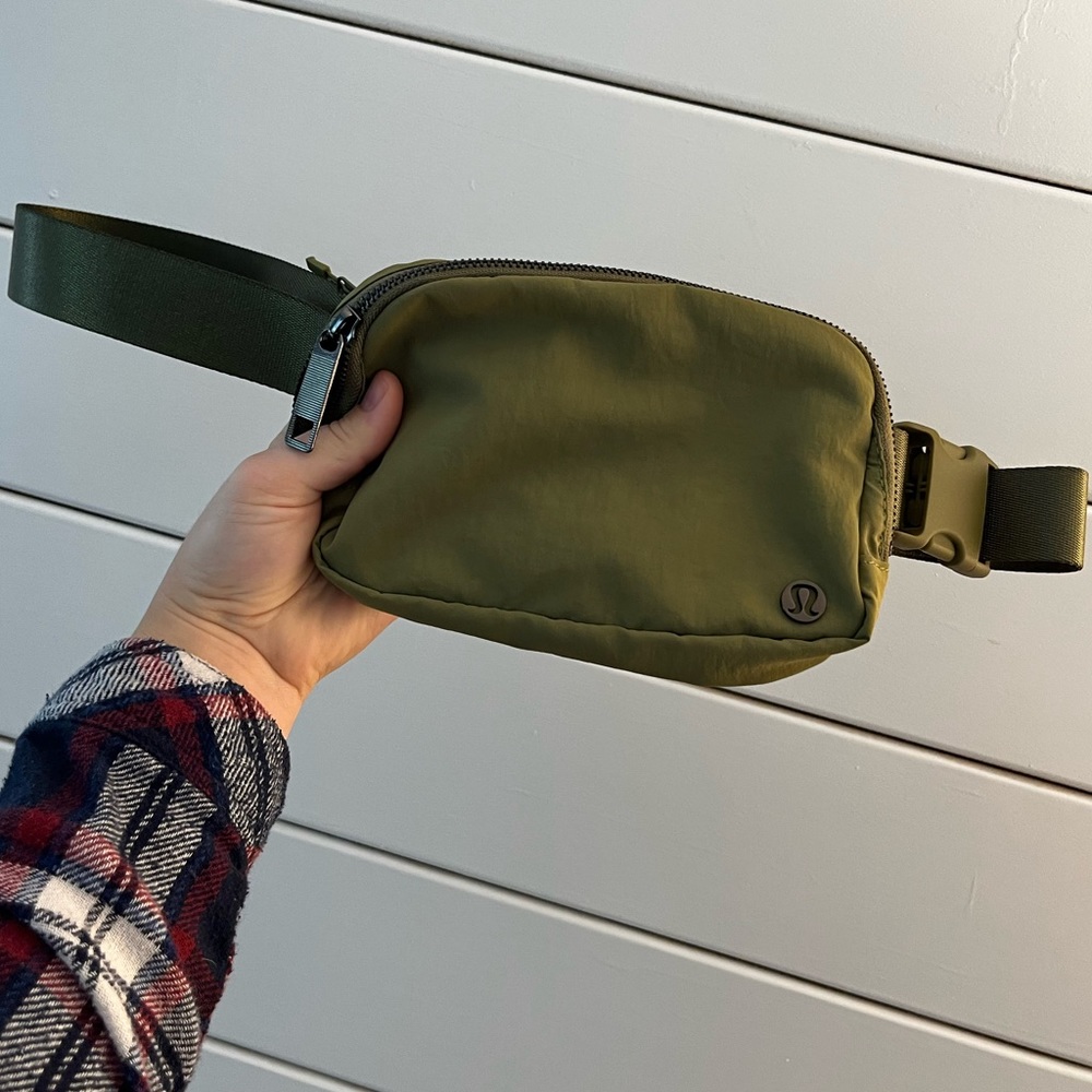 “Bronze Green” Lululemon Everywhere Belt Bag